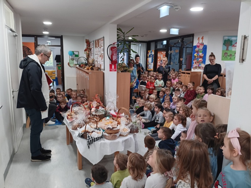 Dani kruha i zahvalnosti za plodove zemlje u našem vrtiću - slika broj: 3